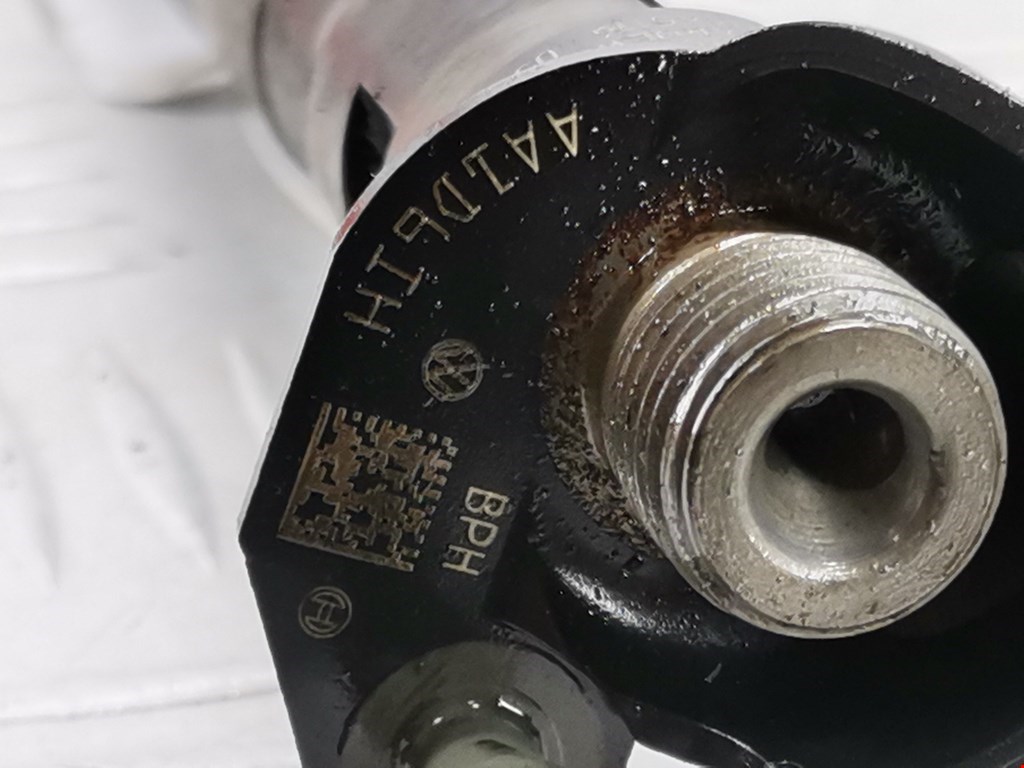 Форсунка дизельная электрическая VOLKSWAGEN Golf VI 2009-2012