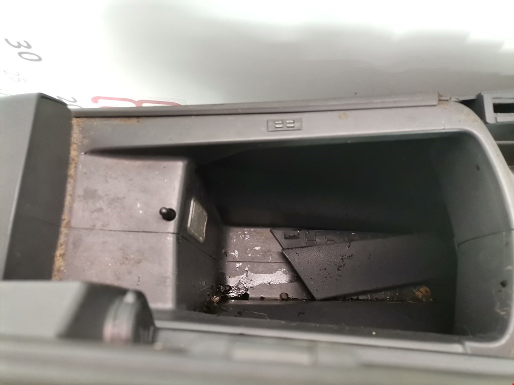 Подлокотник в салон PEUGEOT Partner 2008-2018