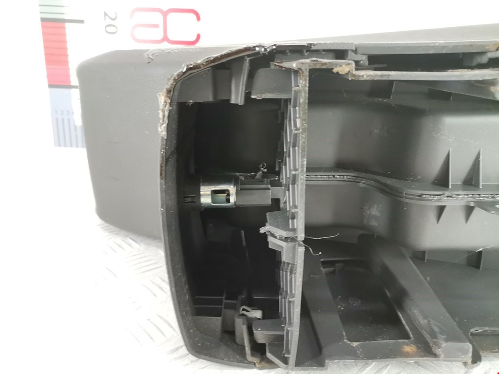 Подлокотник в салон PEUGEOT Partner 2008-2018