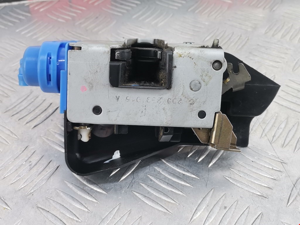 Замок двери задней правой AUDI A4 B5 1995-2001