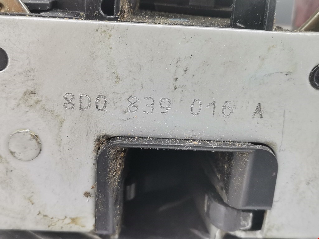 Замок двери задней правой AUDI A4 B5 1995-2001