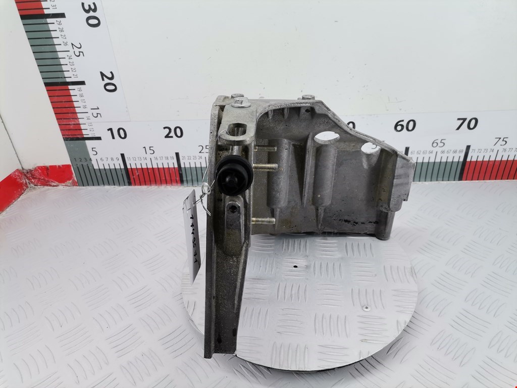 Кронштейн ТНВД OPEL Signum 2003-2008