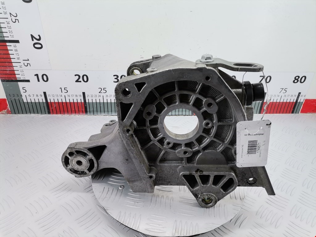 Кронштейн ТНВД OPEL Signum 2003-2008