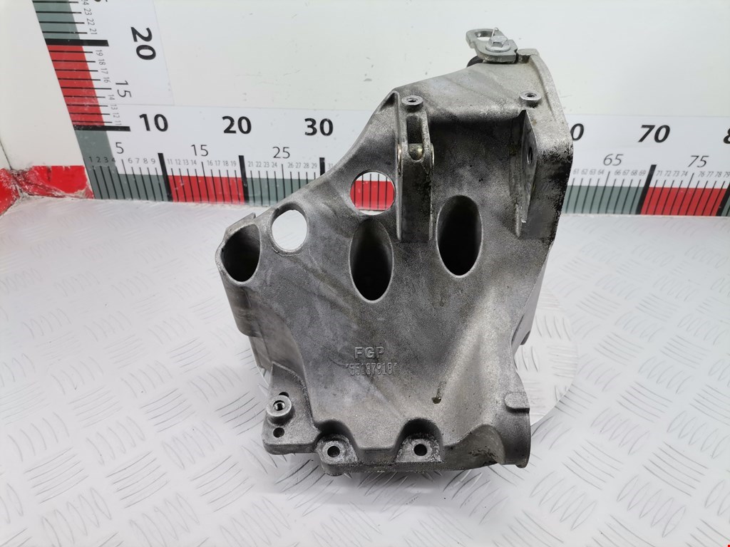 Кронштейн ТНВД OPEL Signum 2003-2008