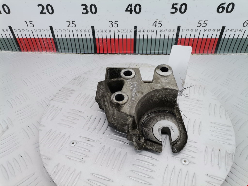 Кронштейн (крепление лапа) двигателя Ford C-MAX 1 (2003-2010)