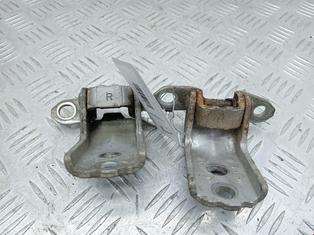 Петля двери передней правой Nissan Navara (D40) (2004-2015)