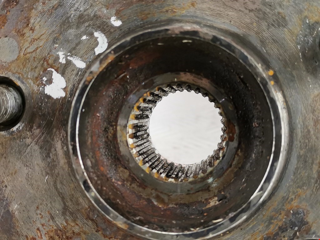 Ступица передняя левая TOYOTA Avensis 2003-2008