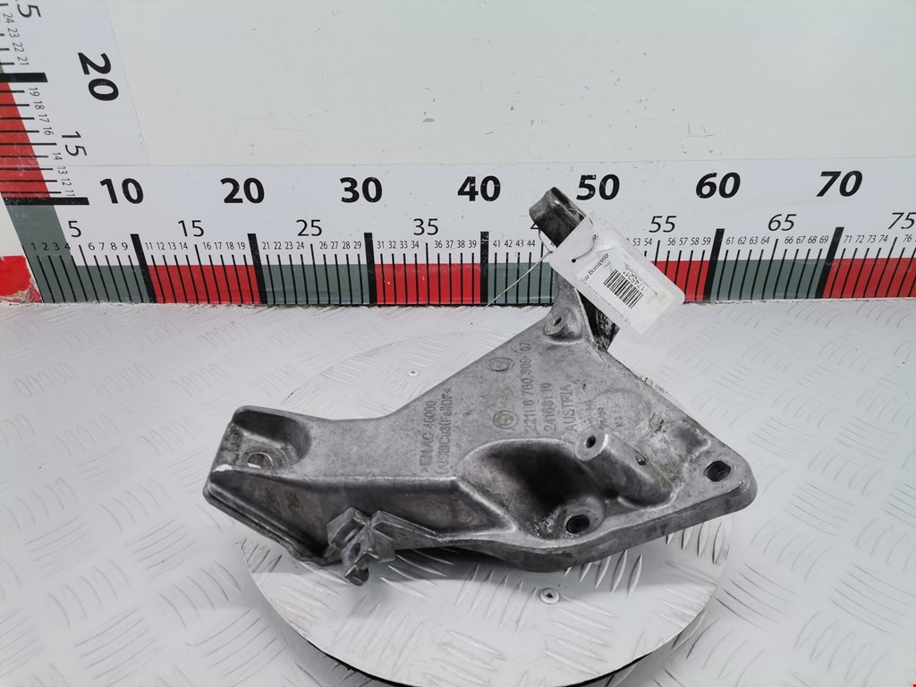 Кронштейн (крепление лапа) двигателя BMW 1-Series (E81/E82/E87/E88) (2004-2014)