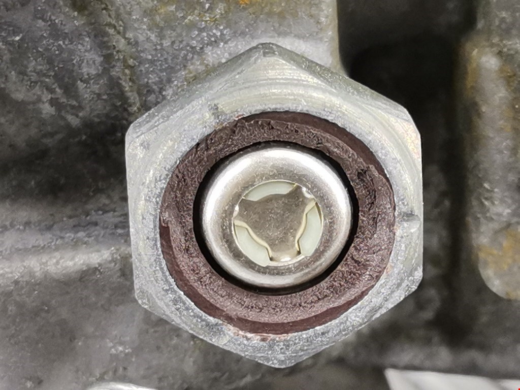 Корпус масляного фильтра VOLKSWAGEN Touran 2003-2010