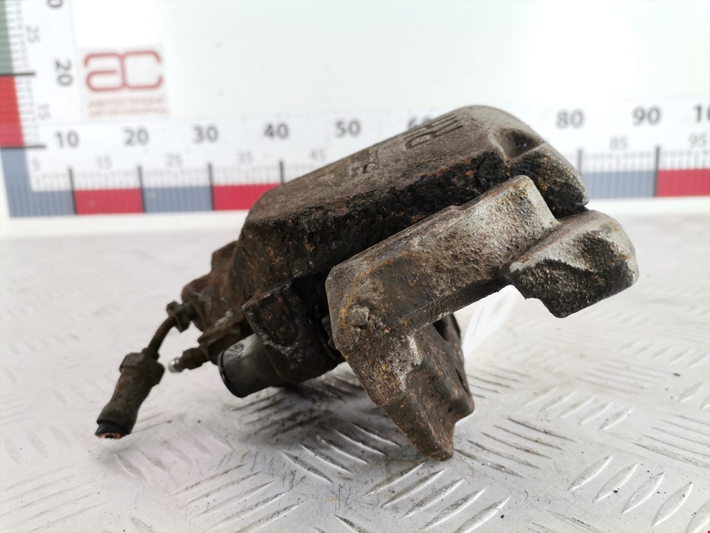 Суппорт передний правый FORD Focus III 2011-2019