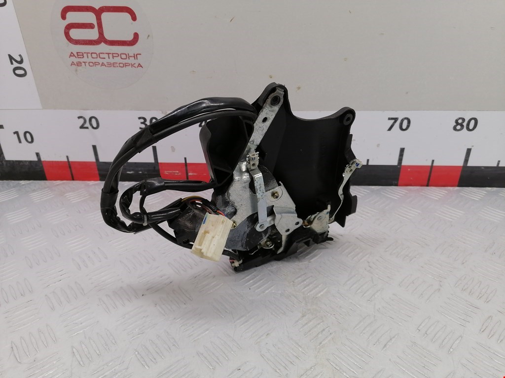 Замок двери передней правой TOYOTA Avensis 1997-2003