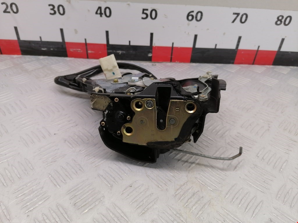 Замок двери передней правой TOYOTA Avensis 1997-2003