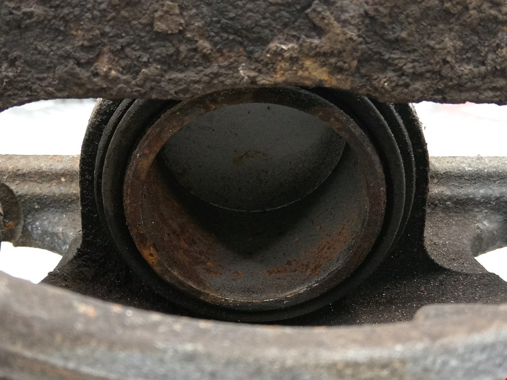 Суппорт передний правый TOYOTA RAV 4 XA30 2006-2012