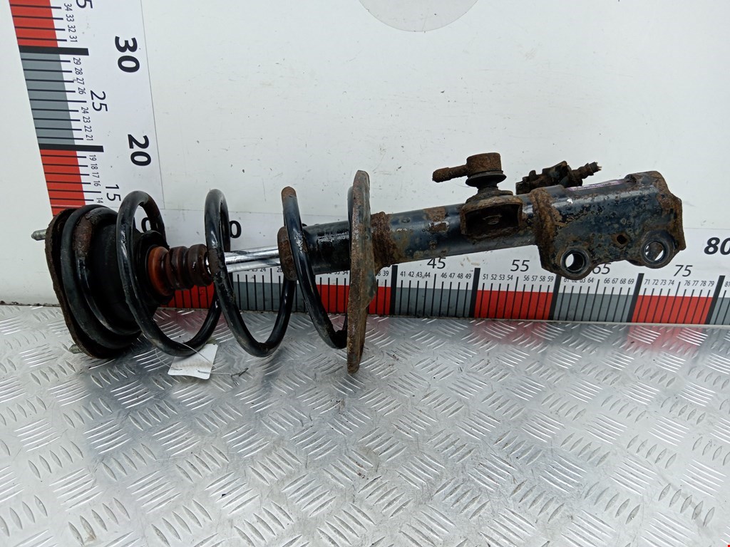 Амортизатор передний правый TOYOTA RAV 4 XA30 2006-2012