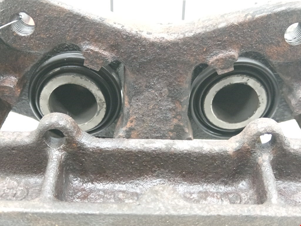 Суппорт передний правый VOLKSWAGEN Passat B5 1997-2005