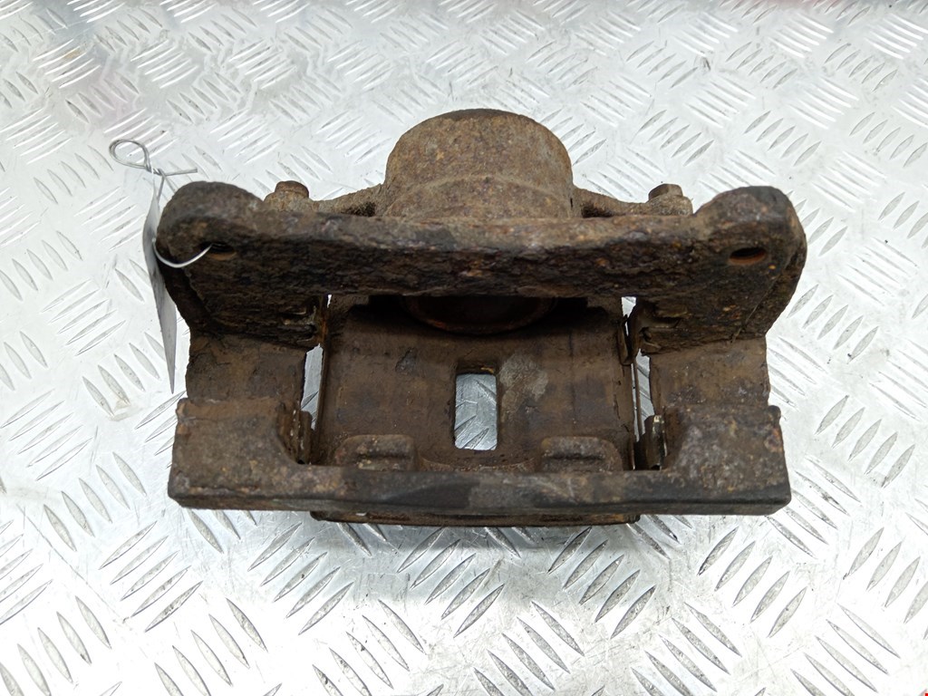 Суппорт передний правый LEXUS RX 300\330\350\400H 2003-2009