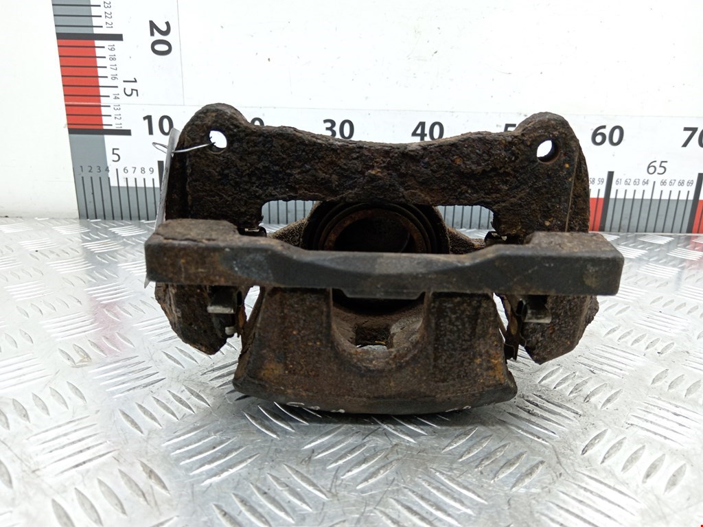 Суппорт передний правый LEXUS RX 300\330\350\400H 2003-2009