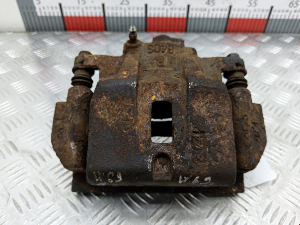 Суппорт передний правый LEXUS RX 300\330\350\400H 2003-2009