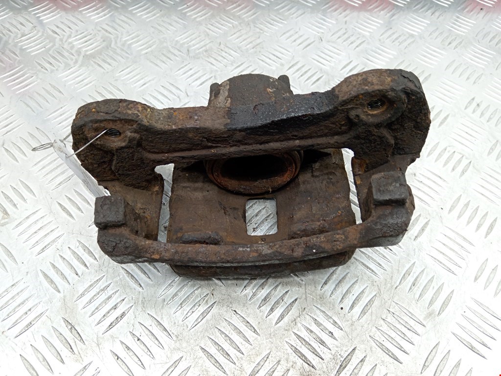 Суппорт передний левый Mitsubishi L200 4 (2006-2015)