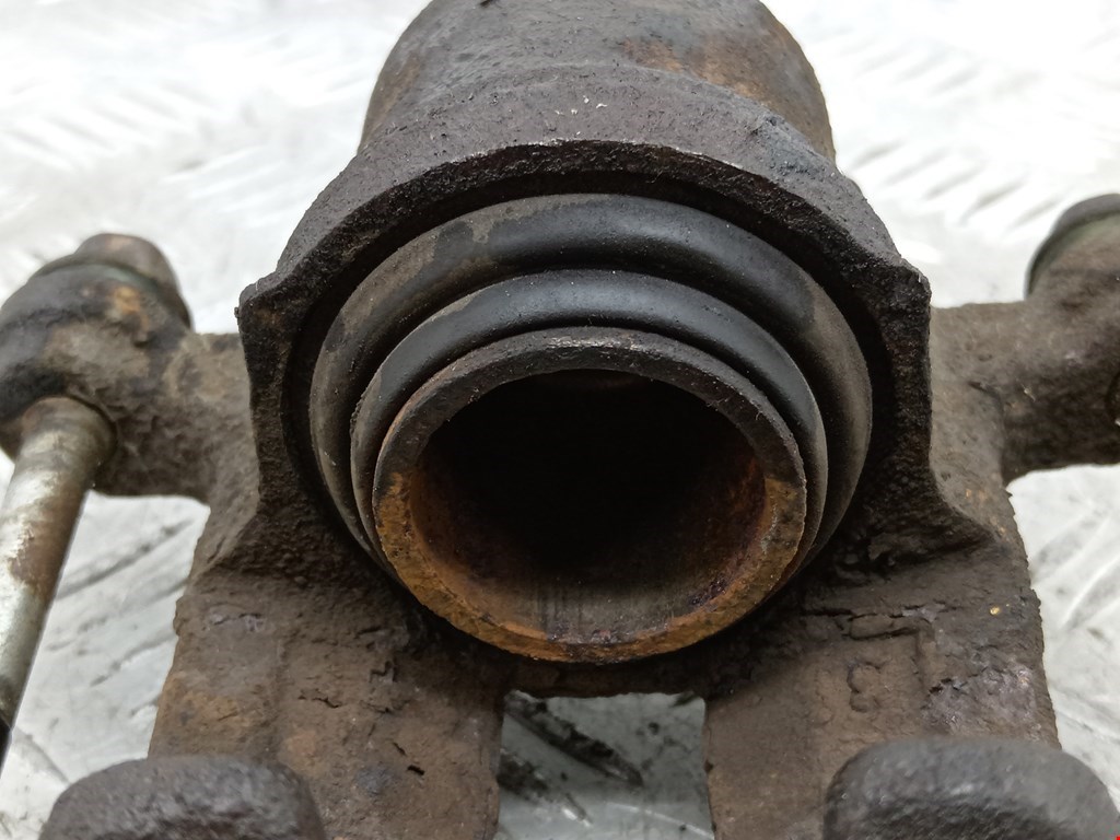 Суппорт задний левый RENAULT Koleos HY 2008-2016