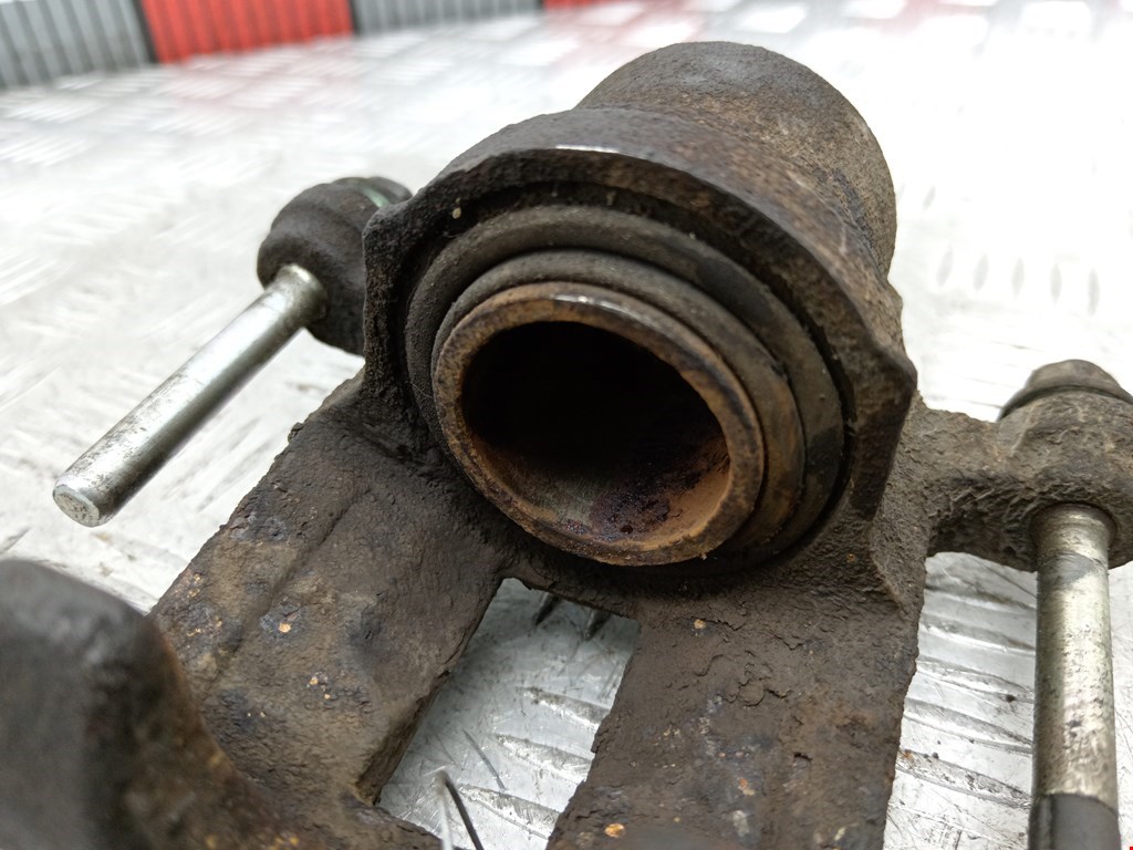 Суппорт задний правый RENAULT Koleos HY 2008-2016