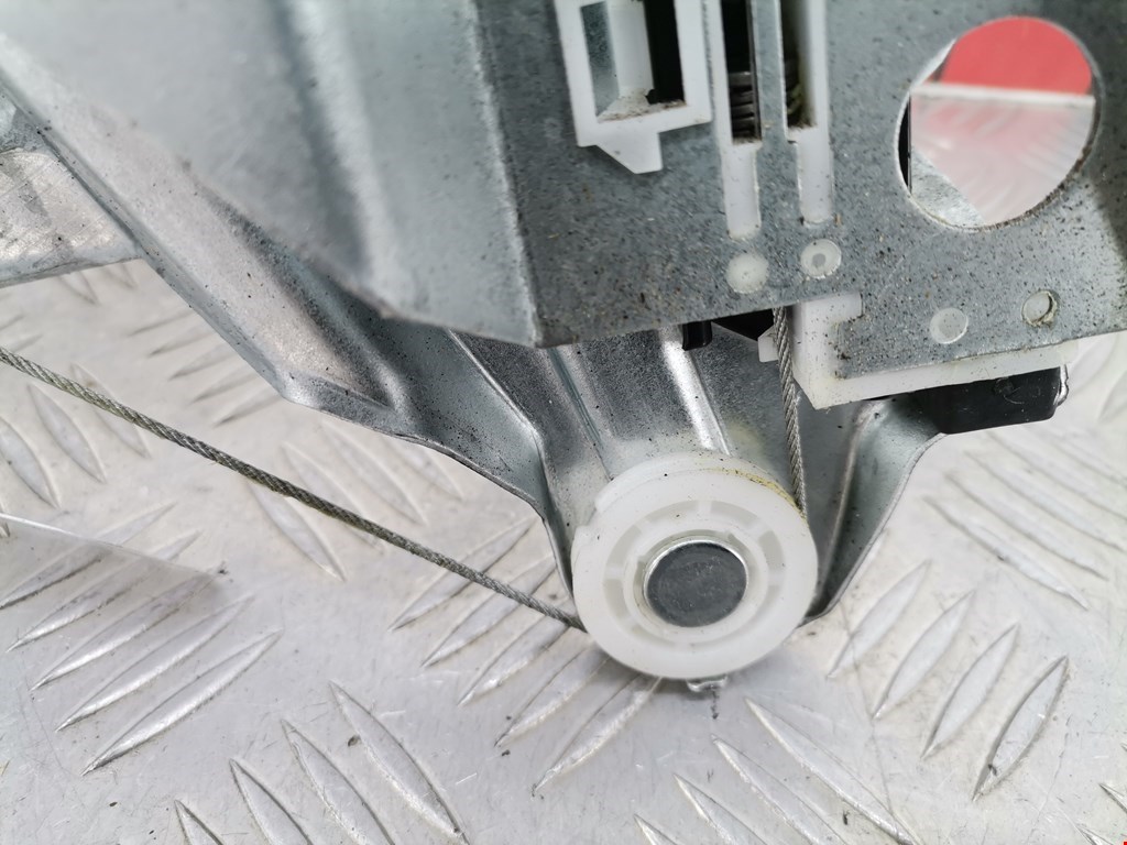 Стеклоподъемник задний левый AUDI A4 B5 1995-2001