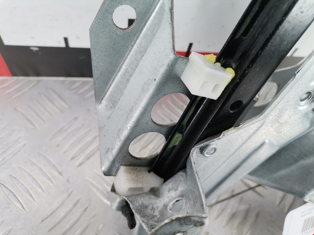 Стеклоподъемник задний левый AUDI A4 B5 1995-2001