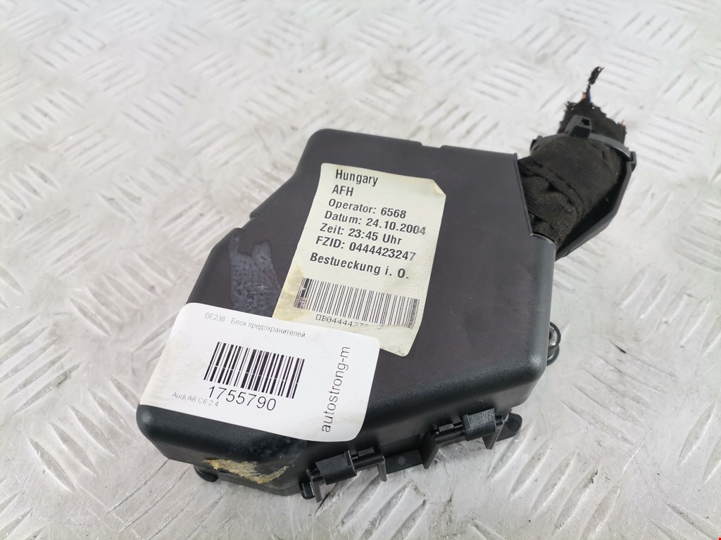 Датчик уровня в бачок омывателя AUDI A6 C6 2004-2010