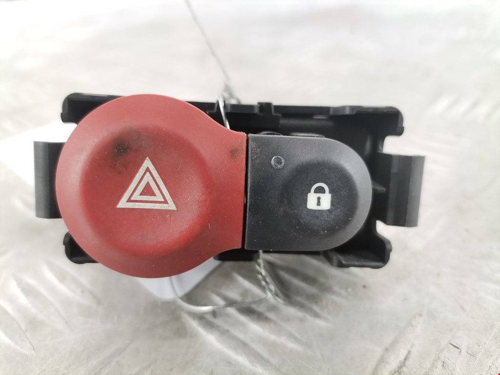 Кнопка аварийной сигнализации (аварийки) RENAULT Clio 2005-2012
