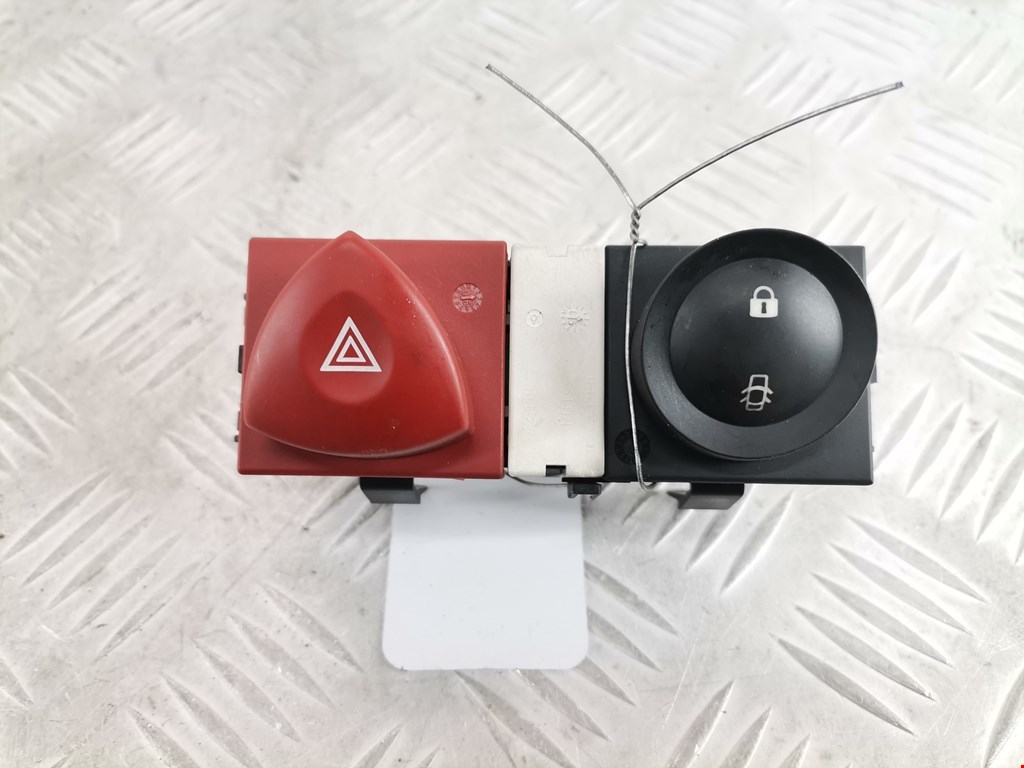 Кнопка аварийной сигнализации (аварийки) RENAULT Megane II 2002-2009