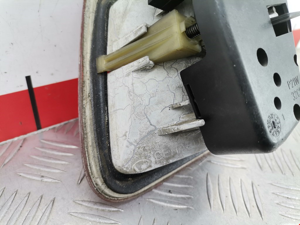 Фонарь задний внутренний левый BMW 3er E46 1998-2006