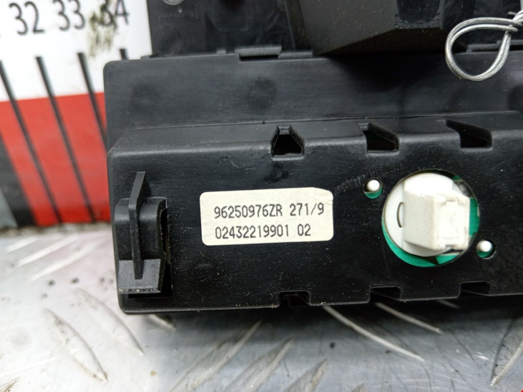 Часы PEUGEOT 206 1998-2012