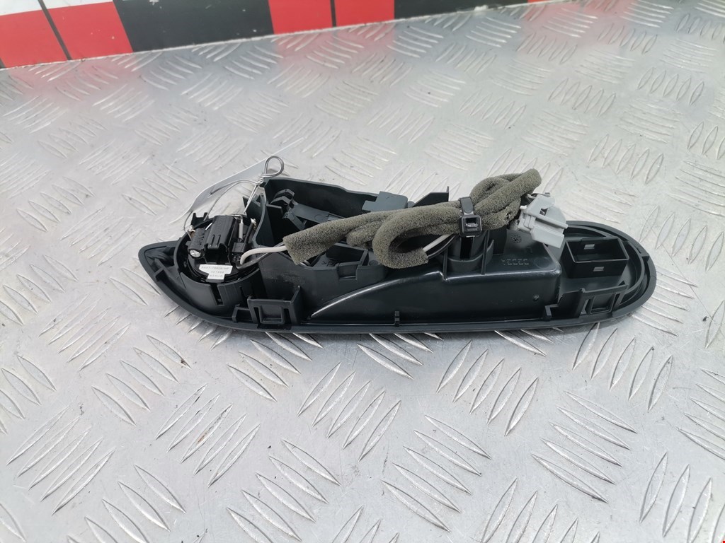 Ручка дверная передняя внутренняя левая FORD Fiesta 2008-2012