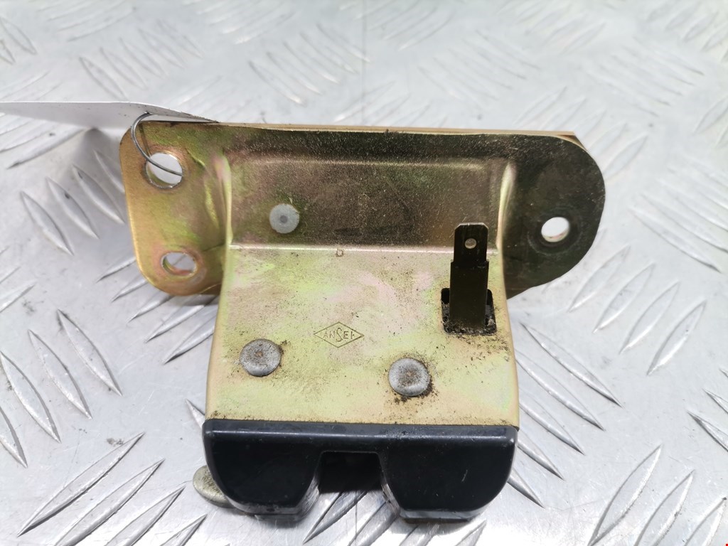 Замок багажника (крышки двери) MITSUBISHI Colt CJ 1995-2003