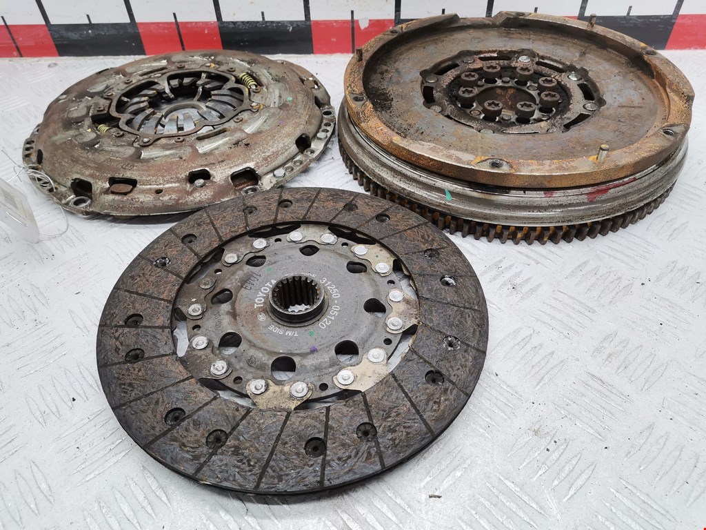 Маховик (демпфер сцепления) TOYOTA Avensis 2003-2008