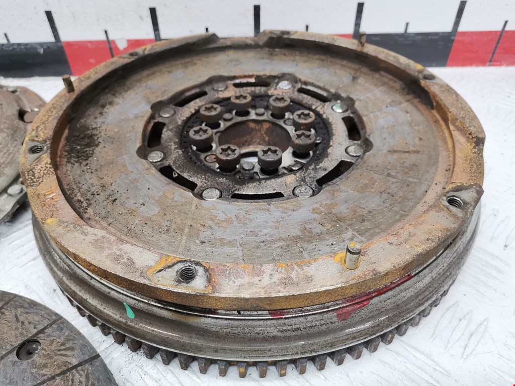 Маховик (демпфер сцепления) TOYOTA Avensis 2003-2008