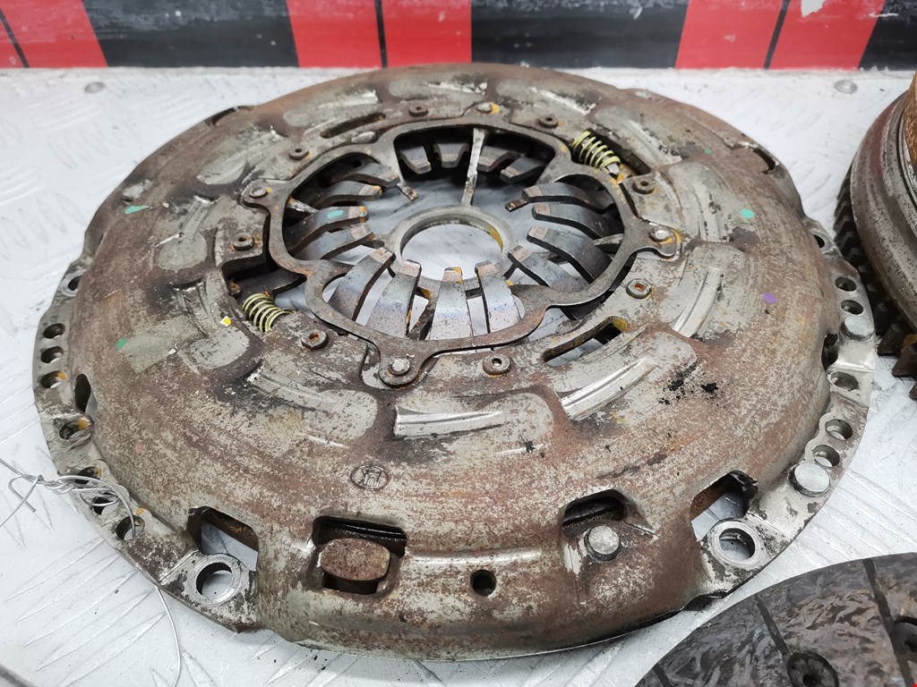 Маховик (демпфер сцепления) TOYOTA Avensis 2003-2008