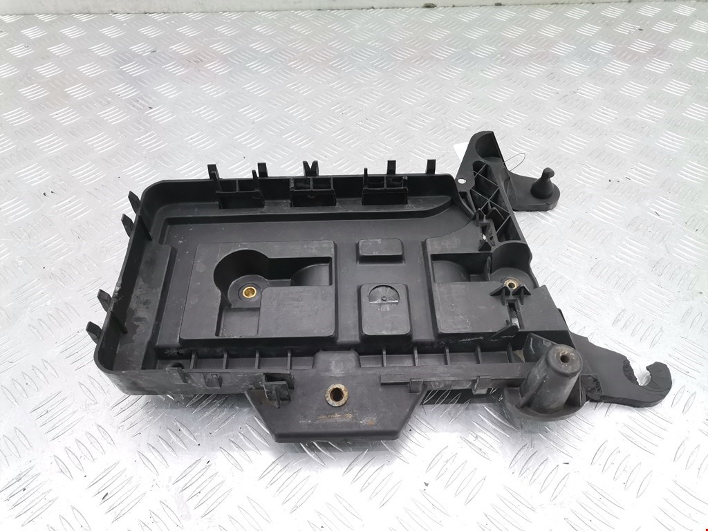 Крепление АКБ (корпус/подставка) VOLKSWAGEN Touran 2003-2010