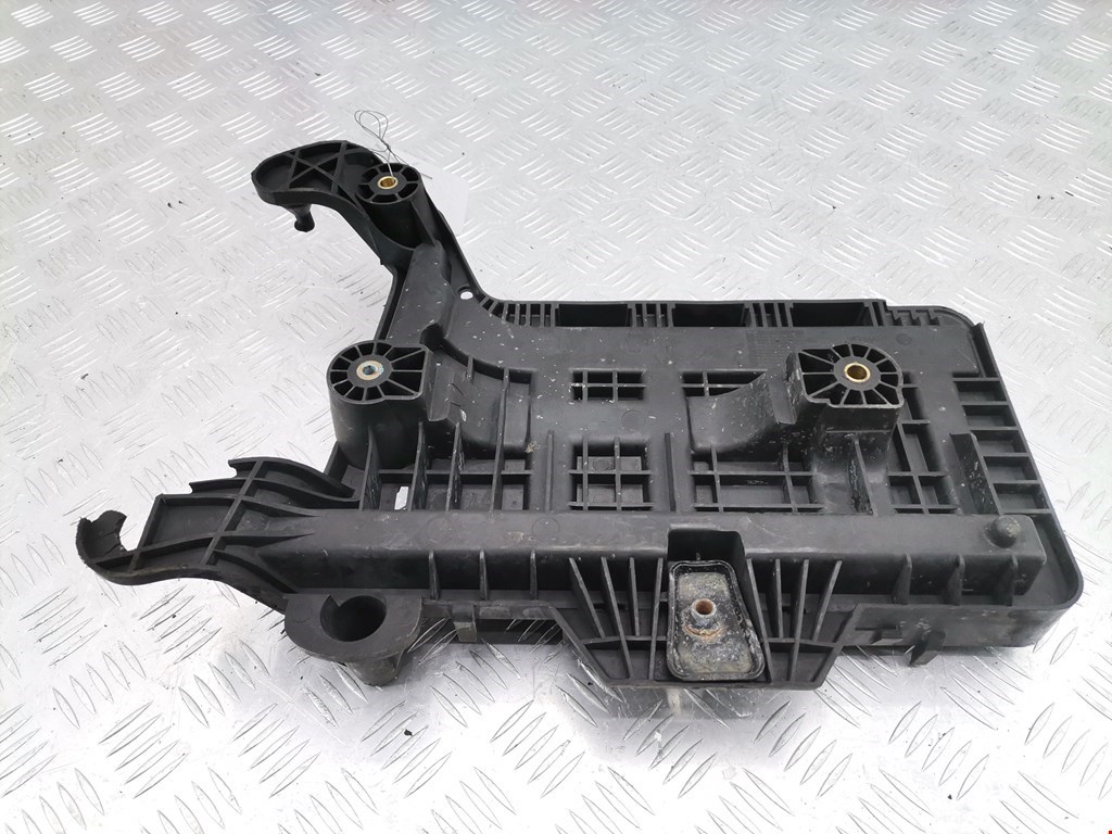 Крепление АКБ (корпус/подставка) VOLKSWAGEN Touran 2003-2010