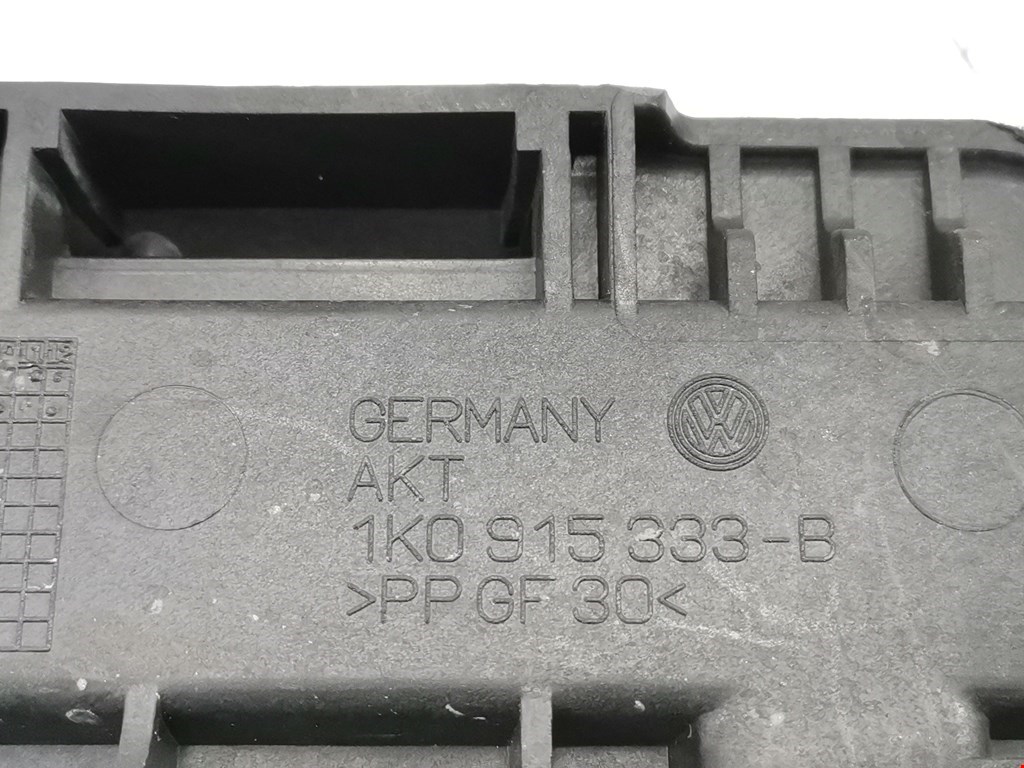 Крепление АКБ (корпус/подставка) VOLKSWAGEN Touran 2003-2010