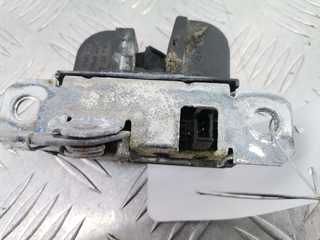 Замок багажника (крышки двери) SEAT Ibiza 2002-2008