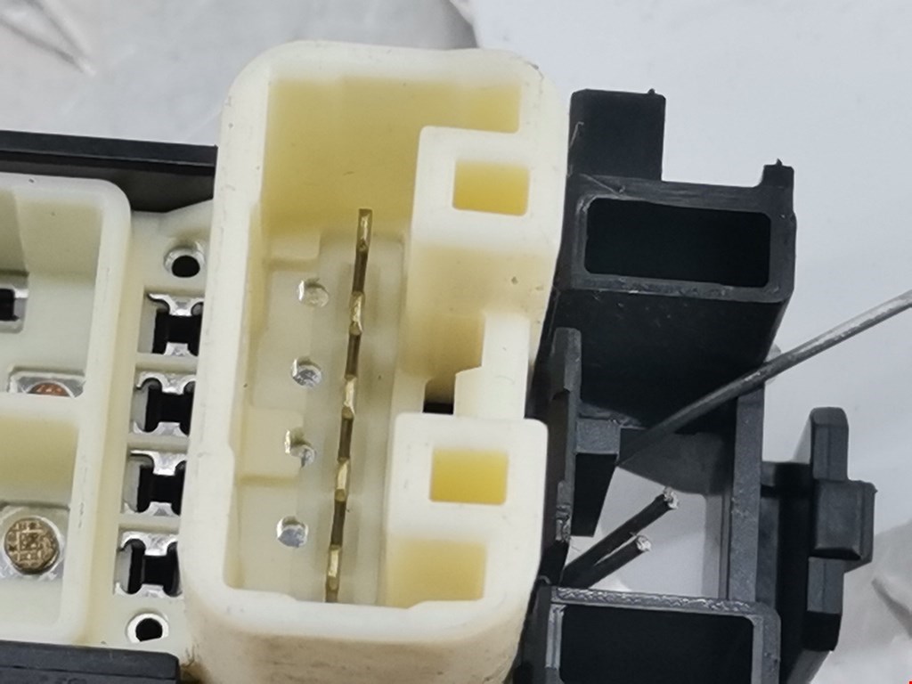 Кнопка стеклоподъемника TOYOTA RAV 4 XA30 2006-2012