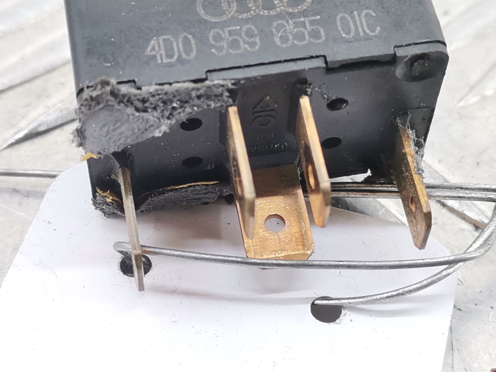 Кнопка стеклоподъемника AUDI A4 B5 1995-2001