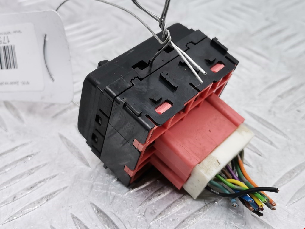 Блок управления зеркалами NISSAN Pathfinder R51M 2004-2014