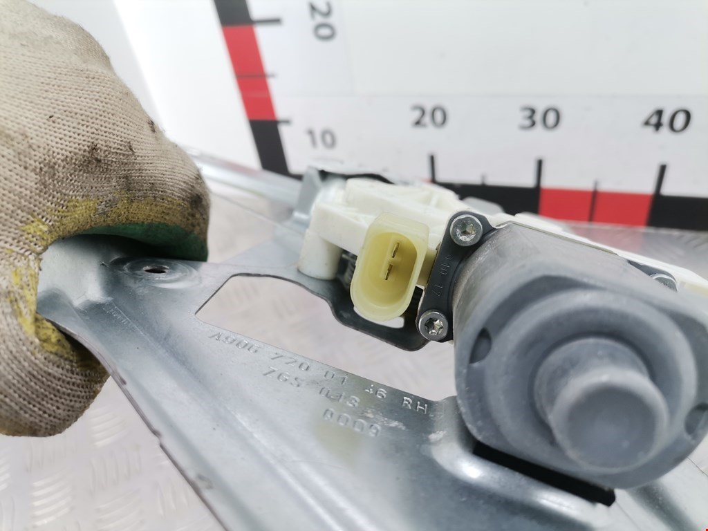 Стеклоподъемник передний правый MERCEDES-BENZ Sprinter 906 2006-2018