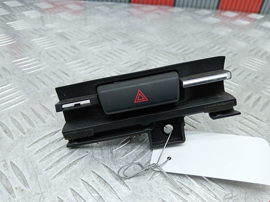 Кнопка аварийной сигнализации (аварийки) MAZDA CX-3 2015-н.в.