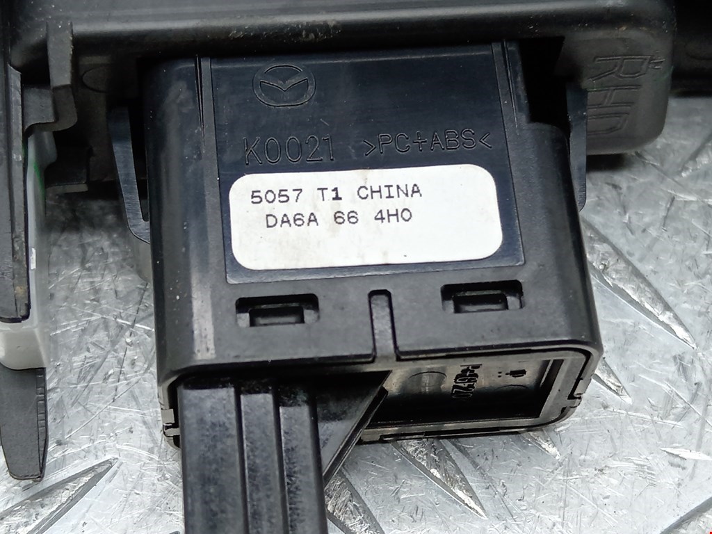 Кнопка аварийной сигнализации (аварийки) MAZDA CX-3 2015-н.в.