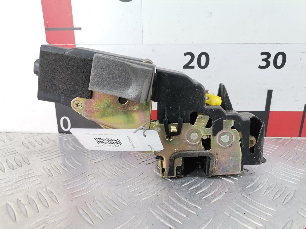 Замок двери передней правой MITSUBISHI Carisma 1995-1999