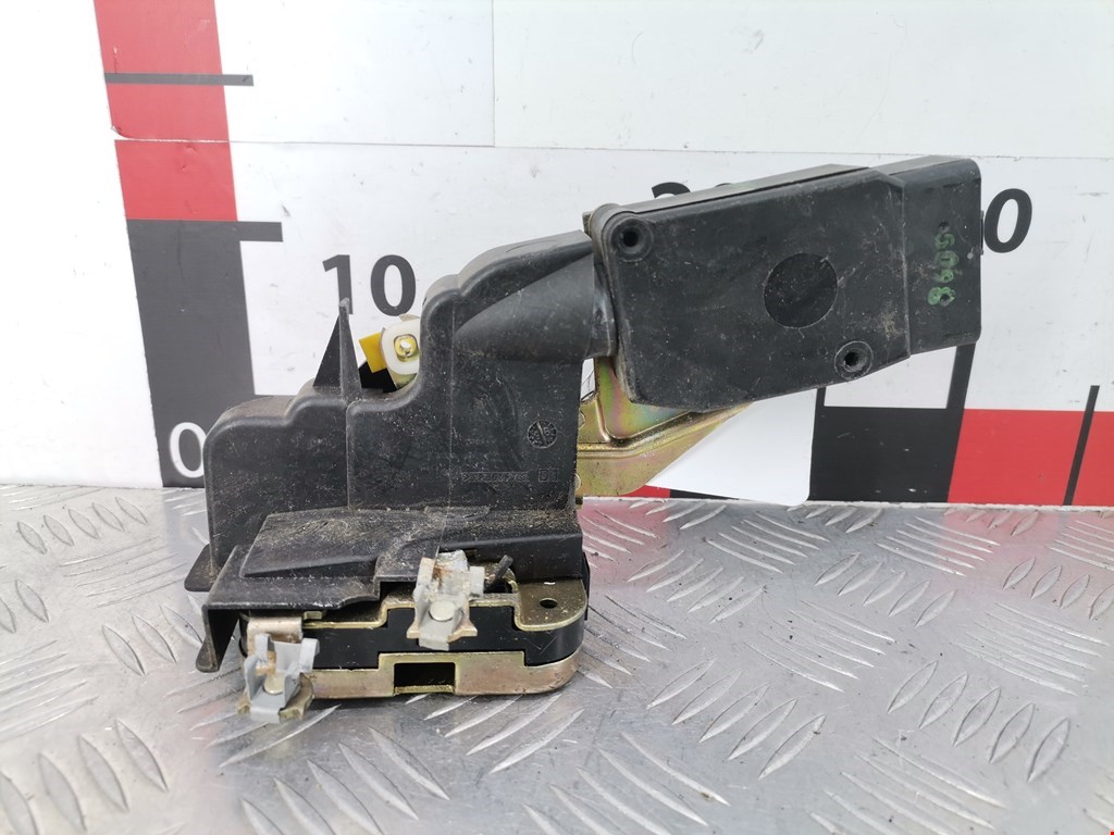 Замок двери передней правой MITSUBISHI Carisma 1995-1999