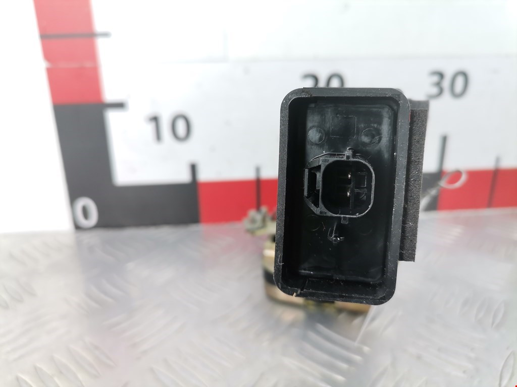 Замок двери передней правой MITSUBISHI Carisma 1995-1999